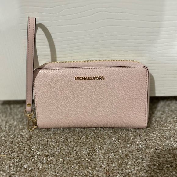 Michael Kors Blush Pink Wristlet - Picture 1 of 4